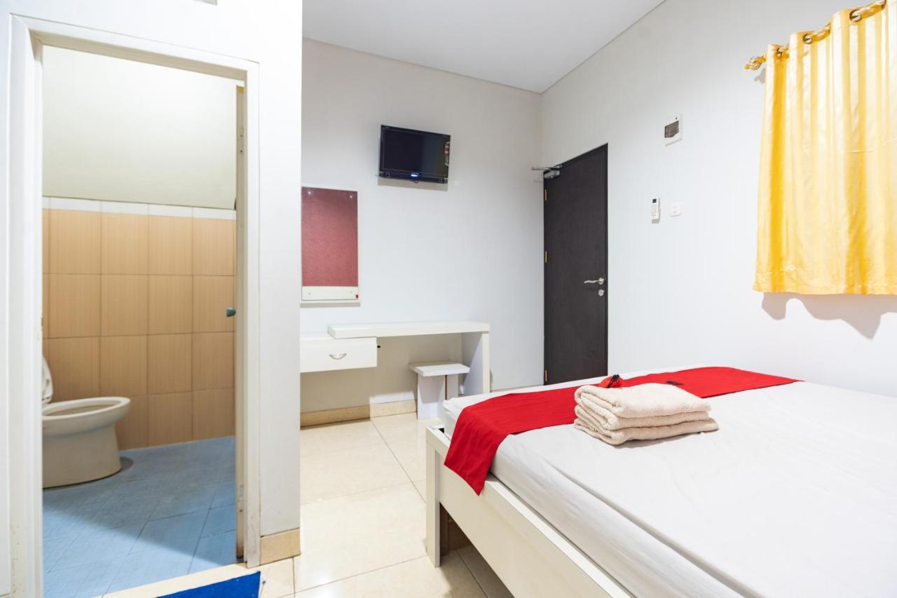 Reddoorz @ Jalan Pumorow Wisma tamu Manado